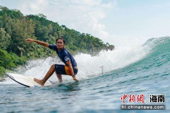 百万豪车保时捷起火，车门打不开，车主竟被活活烧死，车门为什么打不开呢？游戏画面